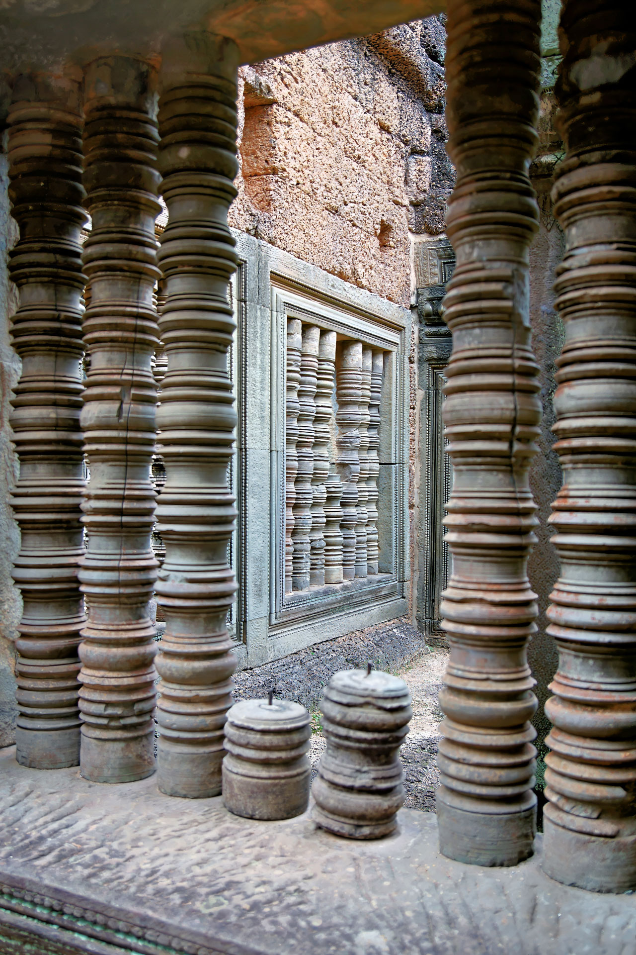 Banteay Samré ist ein Hindu-Tempel im zentralen Angkorgebiet, Übersetzt bedeutet der Name „Festung der Samré“ – die Samré lebten zwischen dem Tonle Sap und dem Phnom Kulēn.